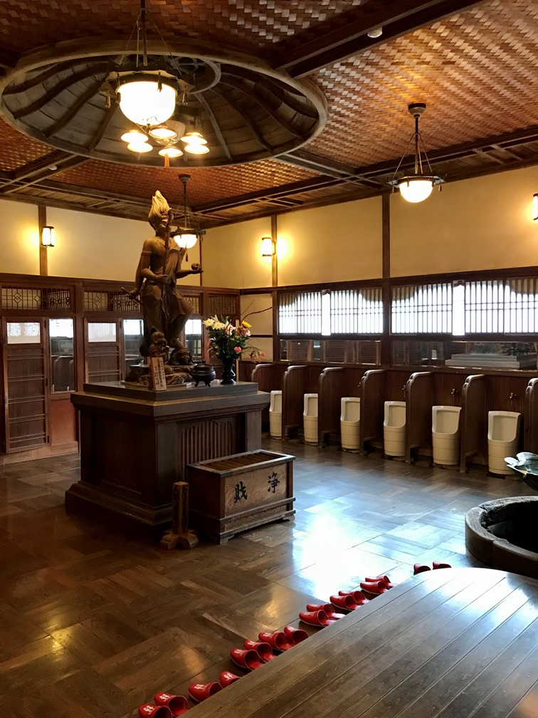 静岡県の由緒ある寺院『可睡斎』にはトイレの神様ならぬ、トイレの仏様がいた。【袋井市】 – 楽しいとこダイスキ！